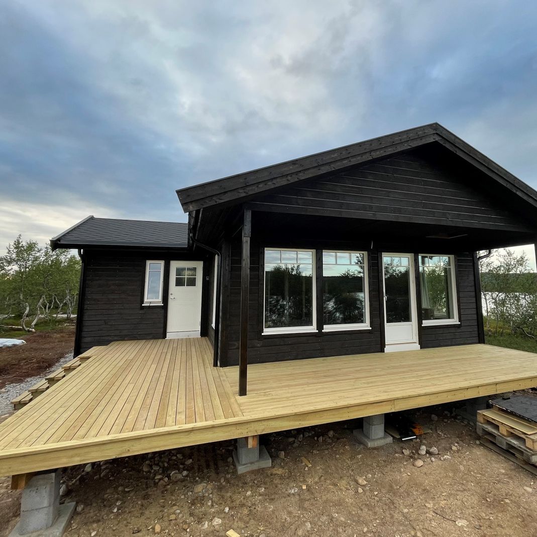 Heimbo hytte 5 inngangsparti med terrasse